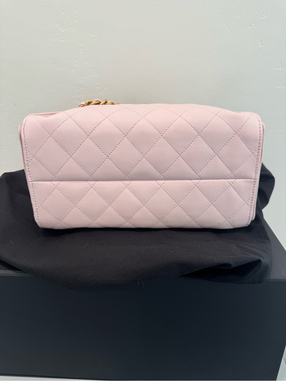 🤩 CHANEL 25 Small Pink Quilted Drawstring hobo Bag with Gold Chain 🤩 - Picture 6 of 9